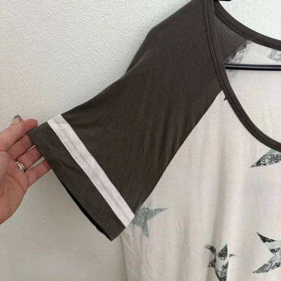 Maurices Olive Green Star Print Short Sleeve Tee - Picture 4 of 7